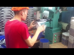 LY-TJ-40 Wysokowydajna maszyna do klejenia narożników pudełek 20-40 szt./min, Półautomatyczna maszyna do zaklejania pudełek