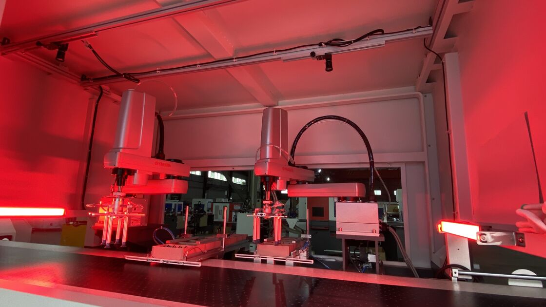 Podwójne karmienie podwójne formowanie sztywne pudełko maszyna do tworzenia szybka prędkość wysoka precyzja pełne sterowanie servo