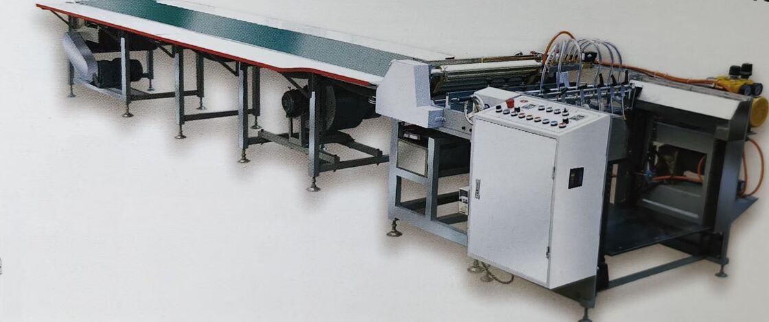 Maszyna do produkcji papierowych kubków na lody z metodą podawania próżniowego, o wadze 1500 kg, zapewniająca stabilną produkcję