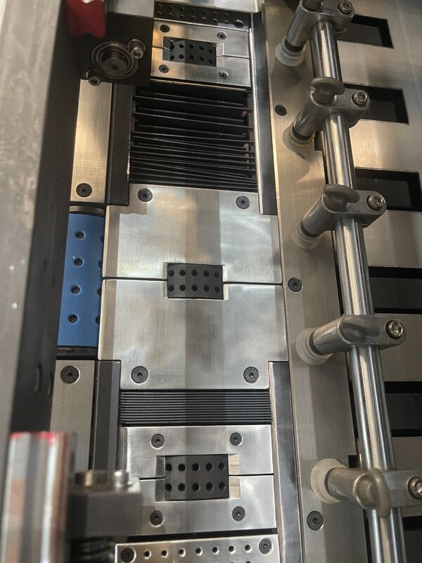 Automatyczna maszyna do pieczętowania folii na gorąco do pełnej gamy papieru opakowaniowego, pieczętowania kolorów