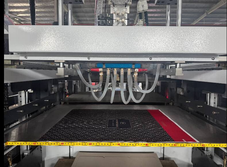 LY-DS650 W pełni automatyczna maszyna do sztancowania (bez punktu połączenia tylko dla szarej tektury)/maszyna do sztancowania